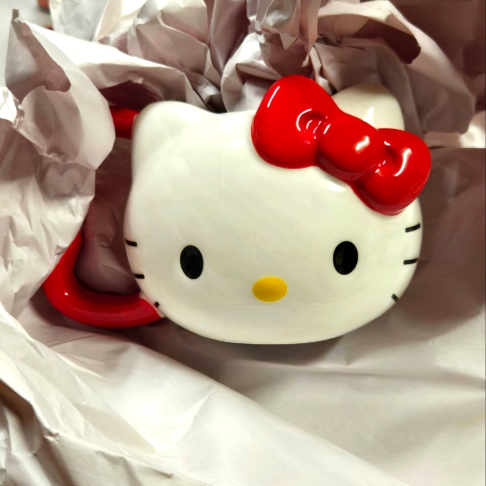 NEW Hello Kitty face mug